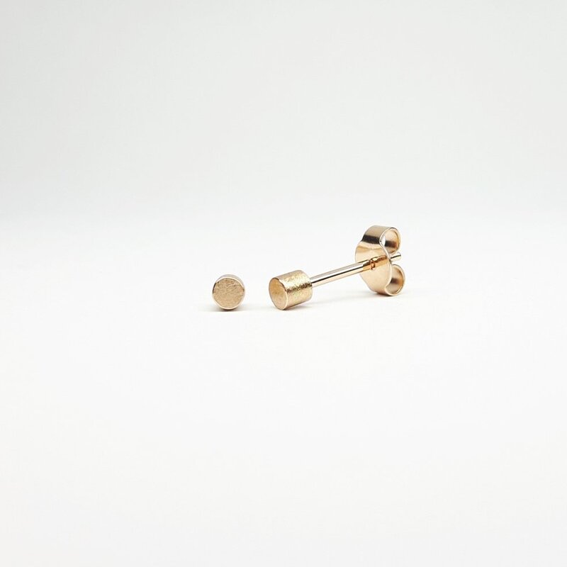 Boucles d'oreilles "red dot", or rouge 18kt.