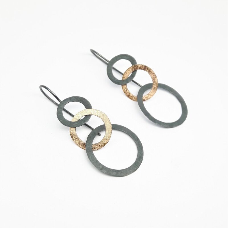 Boucles d'oreilles "dancing circles", en or rouge 18kt et argent. 
