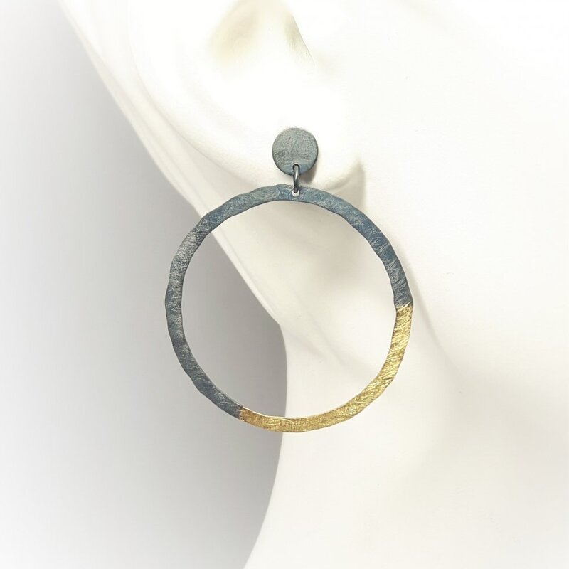 Boucles d'oreilles en argent 925/- noirci et or jaune 18kt.