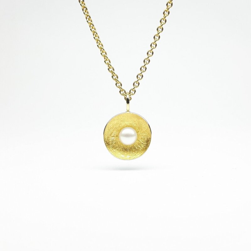 Pendentif en or fin, argent 925/- et perle de culture d'eau douce.