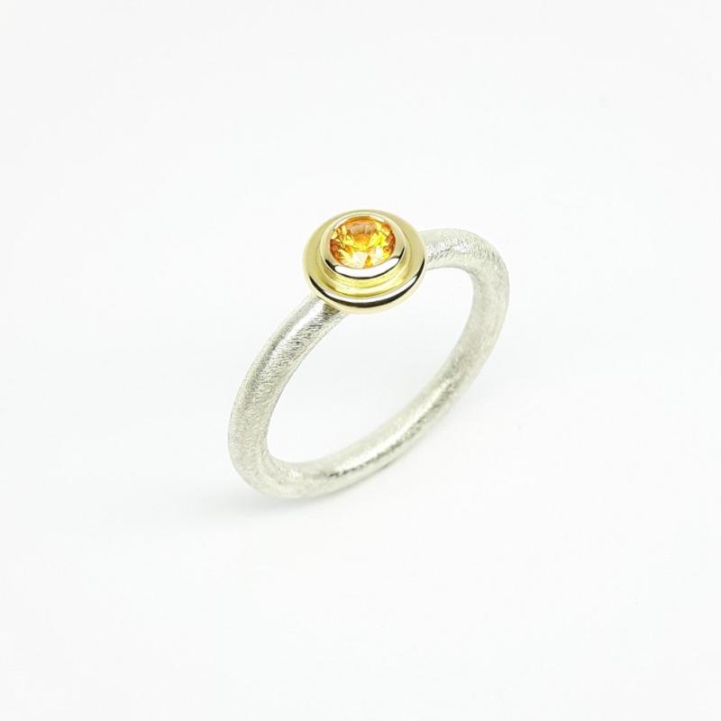 Bague en argent 925/- or jaune 18kt et grenat mandarin. Pièce unique.