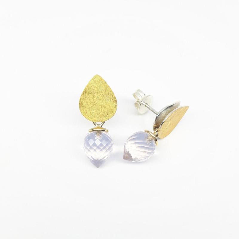 Boucles d'oreilles en argent, or fin et pampilles en quartz rose néon. Pièce unique.