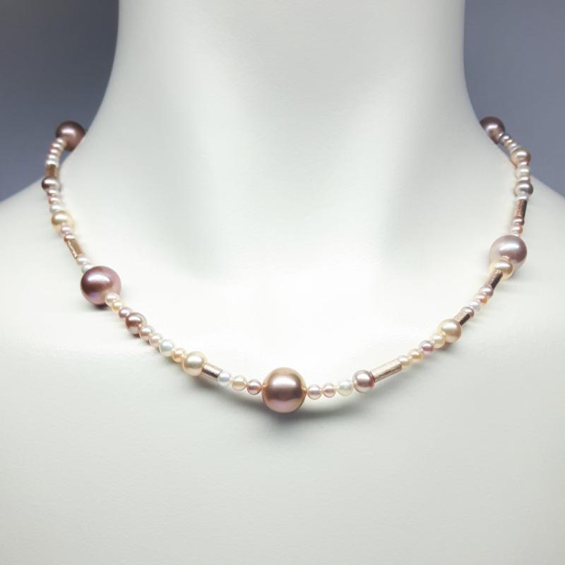 Collier en perles d’eau douce, perles Ming et or rouge 18kt. Pièce unique.