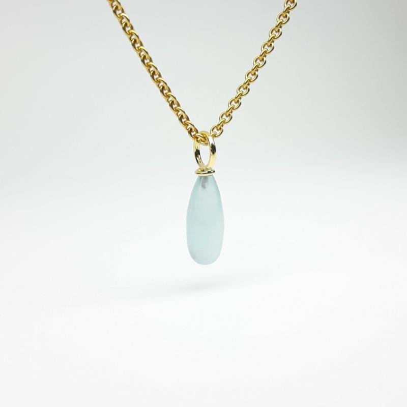 Pendentif en or jaune 18kt et pampille en aigue-marine. Pièce unique.